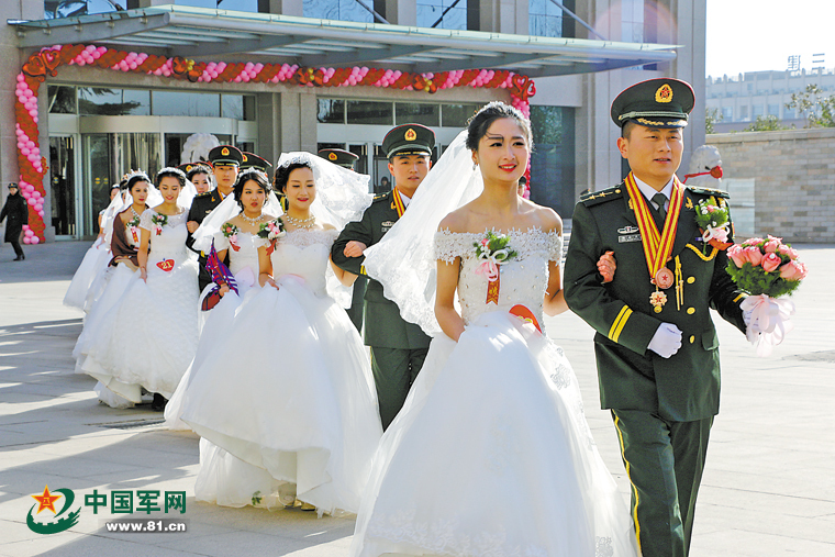 民間故事：男子拒收無價(jià)珍寶，躲過一劫，只因老母親太睿智了 